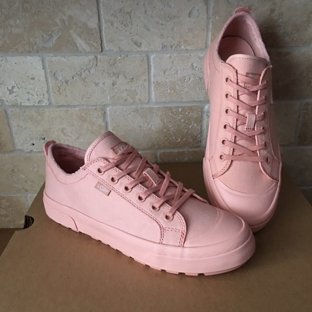 UGG ARIES CASUAL FASHION SNEAKERS SHOES